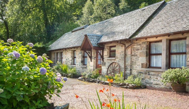 Superb, Luxury Holiday Cottage in Luss, Loch Lomond National Park