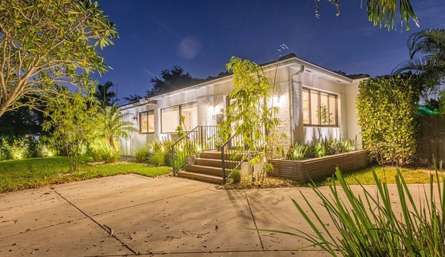 Superb Modern Villa w/Mini Golf+ Heated Pool+BBQ Grill