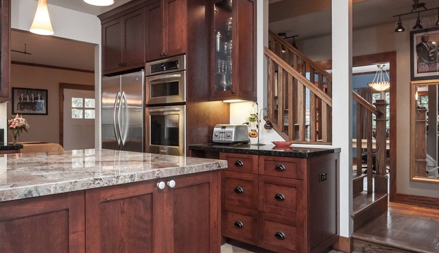 Superb Music Themed Bungalow Close to Everything Ideal Executive or Family Stay