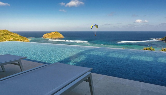 Superb NEW 4-bedroom villa in Sth Lombok with Stunning Views, STARLINK WiFi & AC