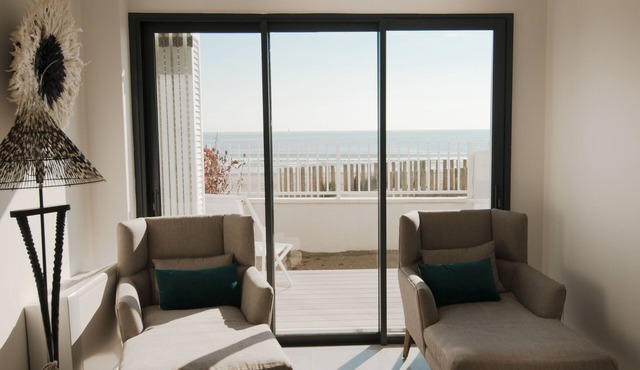 Superb new apartment "feet in the water" exceptional view on the beach