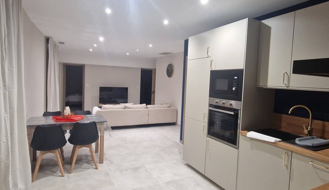 SUPERB NEW APARTMENT (6 pers) located in the heart of the medieval city of SOMMIERES