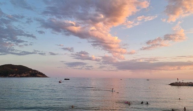 SUPERB NEW APPT FRONT DE MER LES LECQUES ST CYR SUR MER