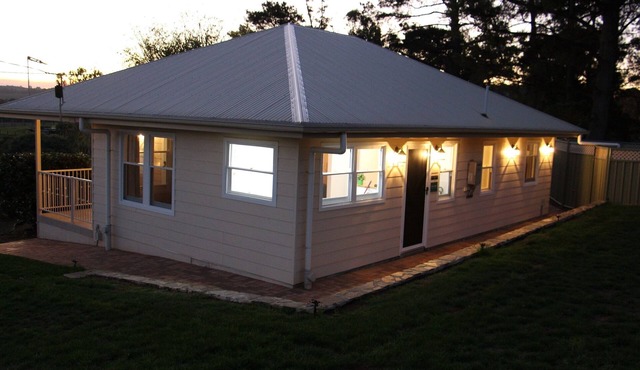 Superb new cottage, stunning views, secluded but handy to Hahndorf Main Street