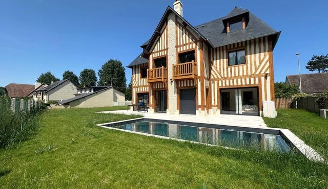 SUPERB NEW HOUSE IN DEAUVILLE/TOURGEVILLE 8 MN WALK FROM THE SEA