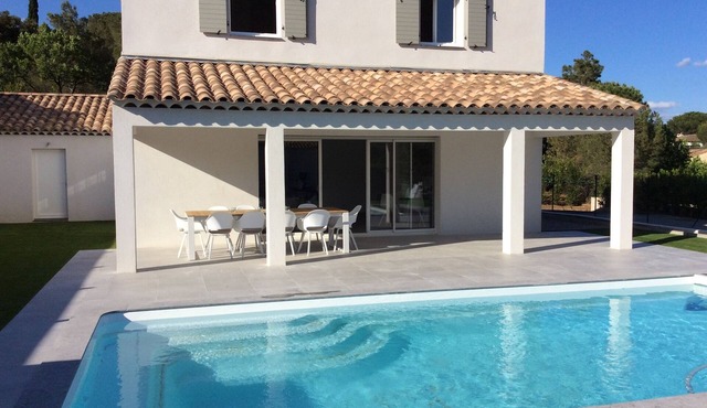 Superb new villa with all modern comforts 9 km from the beaches