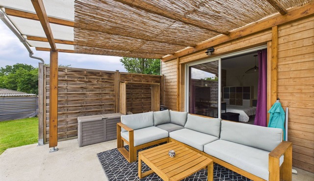 Superb one-storey house with swimming pool for 6