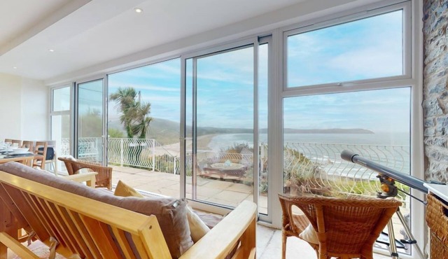 Superb Panoramic Sea Views Sleeps 10 Pet Friendly