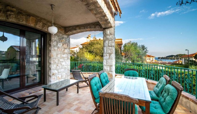 Superb Primavera Villa with sea view