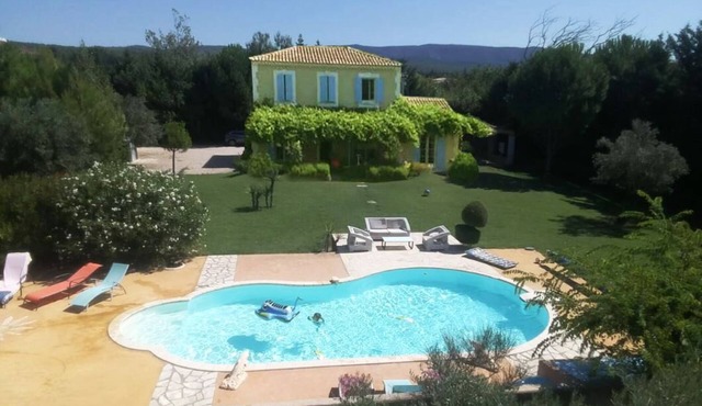 Superb Provencal Bastide in a huge Property near the golf