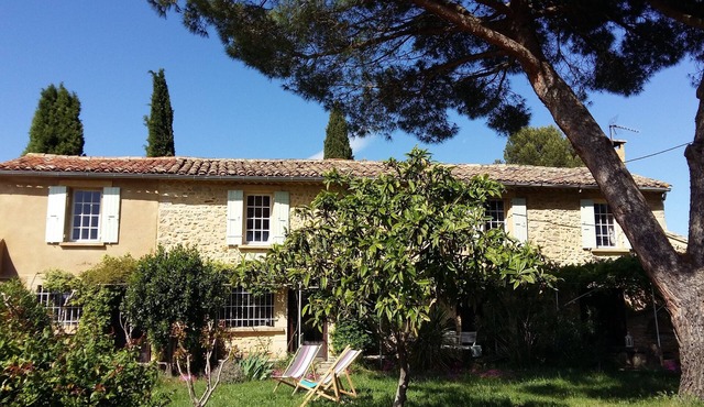 Superb Provencal mas in the heart of the vineyards, for 10 people