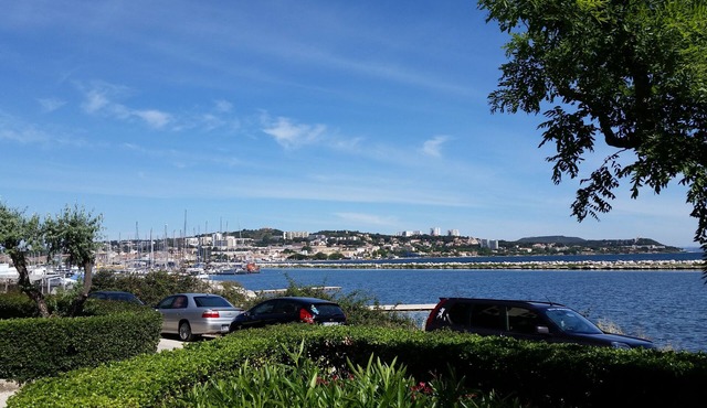 Superb quiet studio facing the Etang de Berre