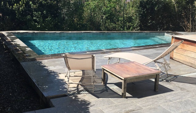 SUPERB QUIET VILLA with private heated pool 2 km from the sea !