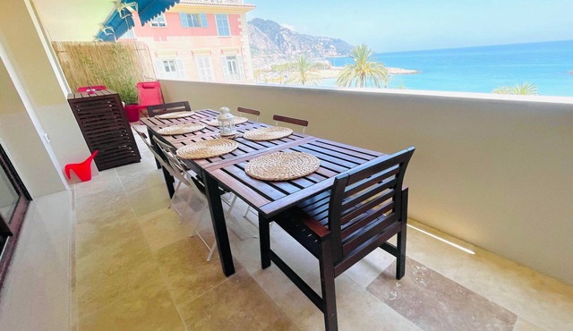 Superb renovated 4BR with AC and terrace near sea and center