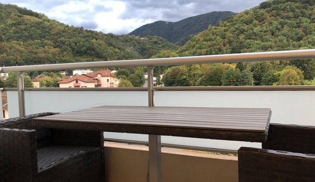 Superb renovated air-conditioned apartment with private parking space