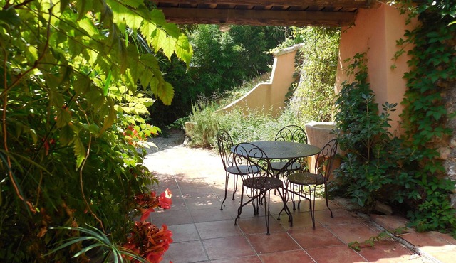 Superb renovated apartment in lower villa with private garden