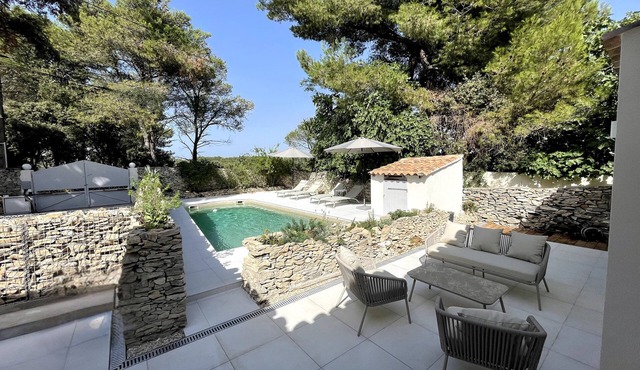 Superb renovated mazet