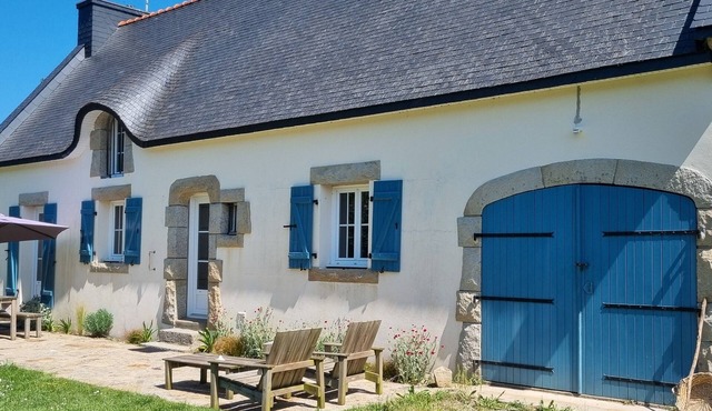 Superb renovated villa in Kerdalé with large garden - 400m from the beach