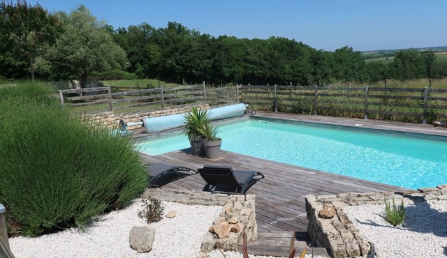 Superb river and countryside views, bright 4bed villa with heated pool