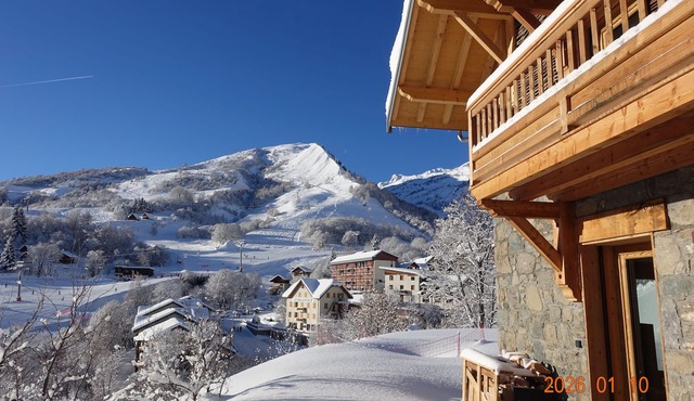 Superb Savoyard chalet 4* for 15p, new with SPA 300m from the ski slopes!
