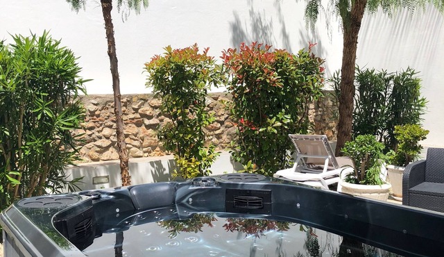 SUPERB SEAFRONT TERRACE APARTMENT