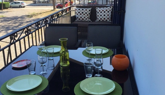 SUPERB SEAFRONT APARTMENT