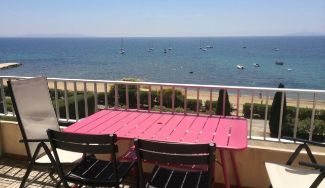 superb sea view and direct beach access