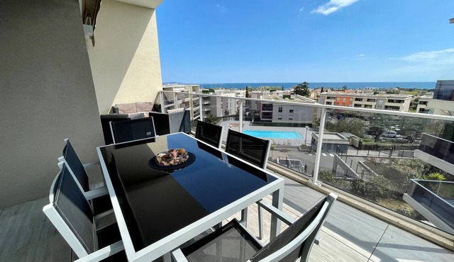 Superb sea view apartment in Villeneuve-Loubet