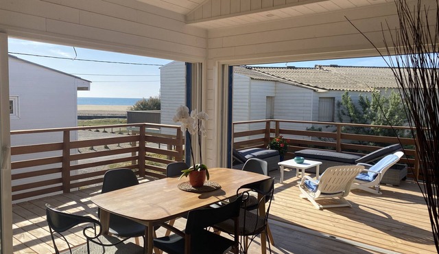 Superb sea view chalet, facing south, Beach access at the foot of the chalet