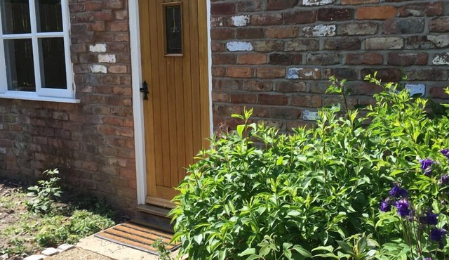 Superb Self contained 2 bedroom apartment