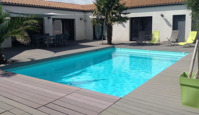 superb single storey villa of 250