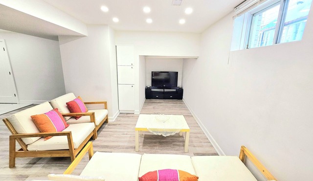 Superb Spacious 2 Bedroom Bsmt with Parking