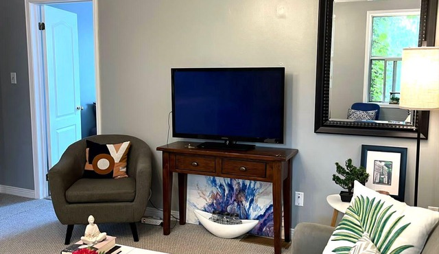 Superb Spacious Loft in Old Toronto close to Distillery District
