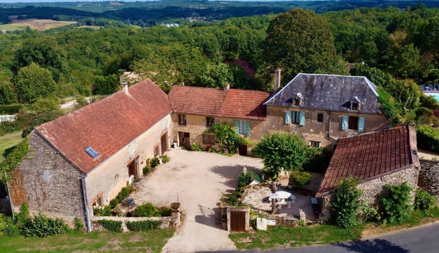 Superb stone cottage with swimming pool in the heart of Périgord Noir