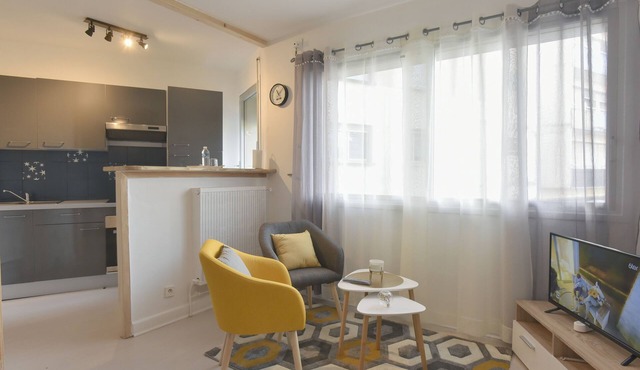SUPERB STUDIO WITH PRIVATE PARKING DOWNTOWN