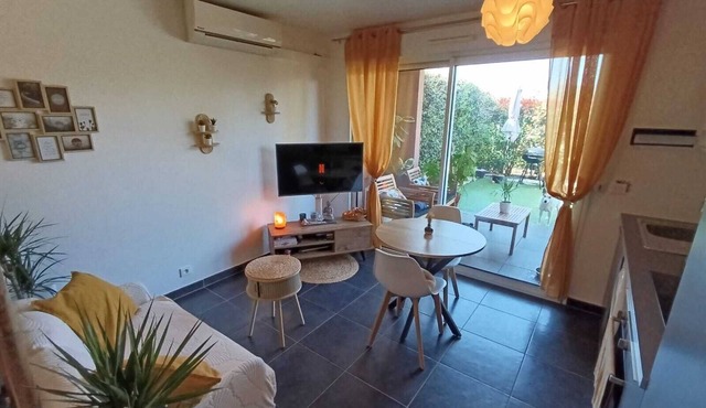 Superb studio with pool and garden