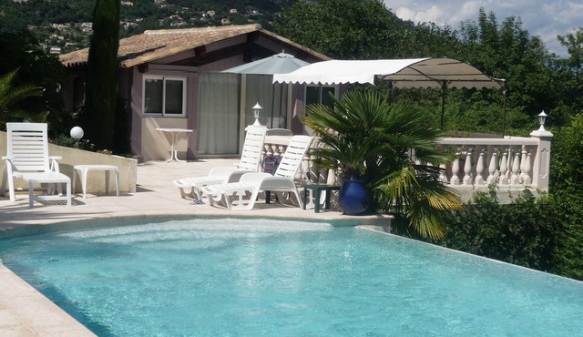 Superb studio with terrace and pool