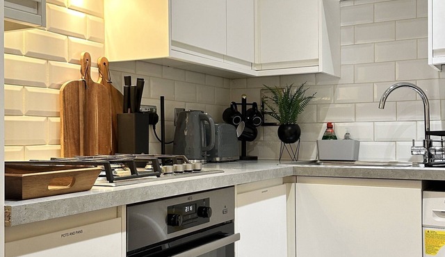 Superb & Stylish - Private Parking - Fast Wifi.