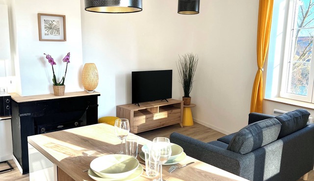 Superb T2 facing Tête d'Or and Cité internationale