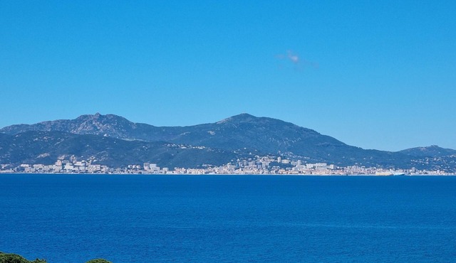 Superb T3 seafront apartment in Ajaccio bay