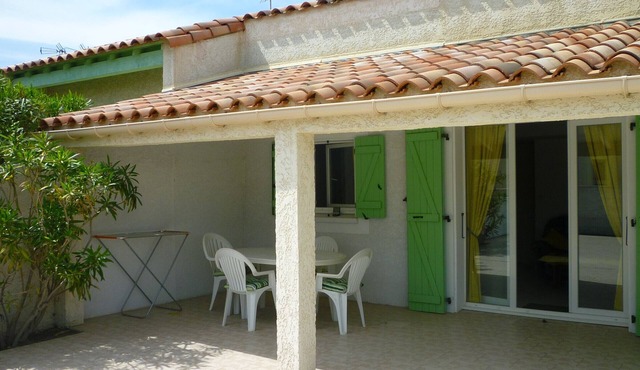 Superb T4 villa with courtyard, near beach - 6 People. Parking