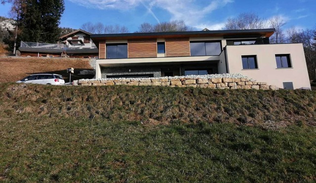 Superb Takapuna Lake and Mountain Suite+Loft 12 p