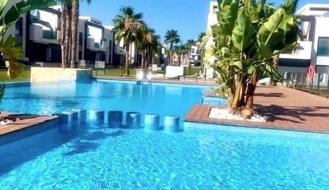 Superb terrace apartment with pool view-Oasis Paradise