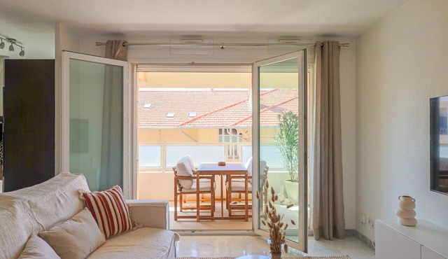 Superb terrace near Cannes center