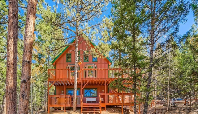 Superb Three Acre Mountain View Home for Reunions/Families