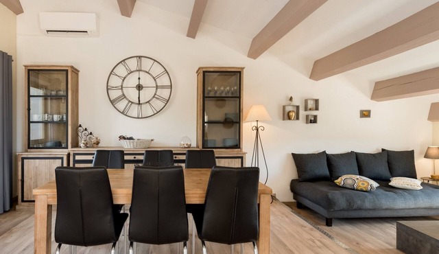 SUPERB "TOP OF VILLA" APARTMENT, PANORAMIC SEA VIEW, SWIMMING POOL