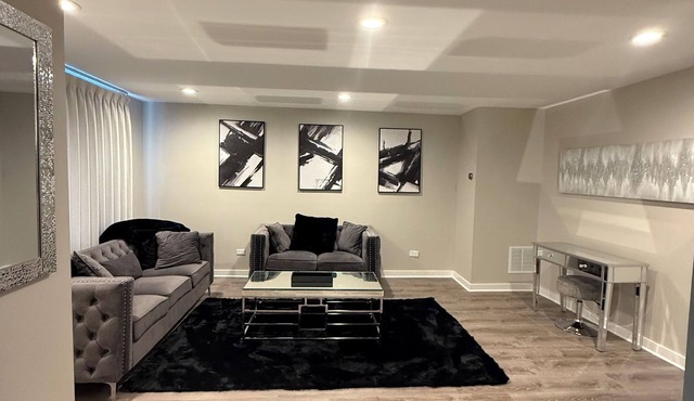 Superb townhome with Near Lake in vibrant Chicago
