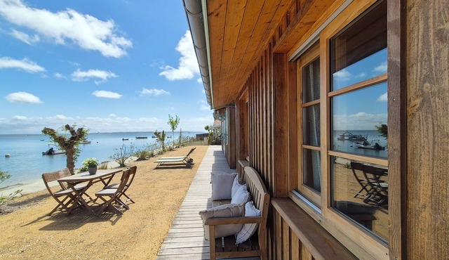 Superb typical Cap Ferret waterfront cabin