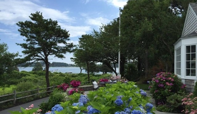 Superb, Upscale Waterfront in North Chatham: 078-C