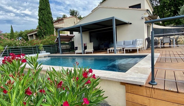 Superb villa, very comfortable. 5 stars. Air conditioning, swimming pool, Jacuzzi and sauna.